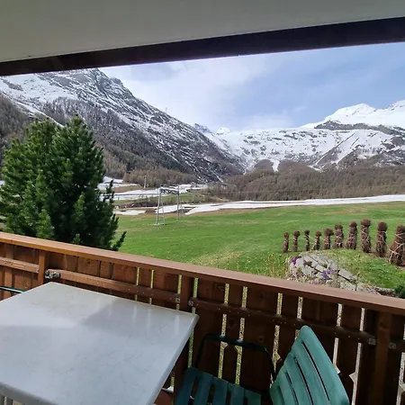 Azurit Ski-in, Ski-out Apartment Saas-Fee